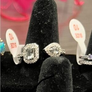 Dazzling Silver Women's Ring with Sparkling Accents